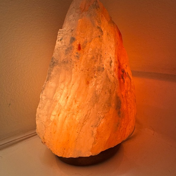 HIMALAYAN SALT CRYSTAL ROCK LAMP GLOW, KNOWN FOR PEACE MOOD, RELAXATION & REST - Picture 2 of 6